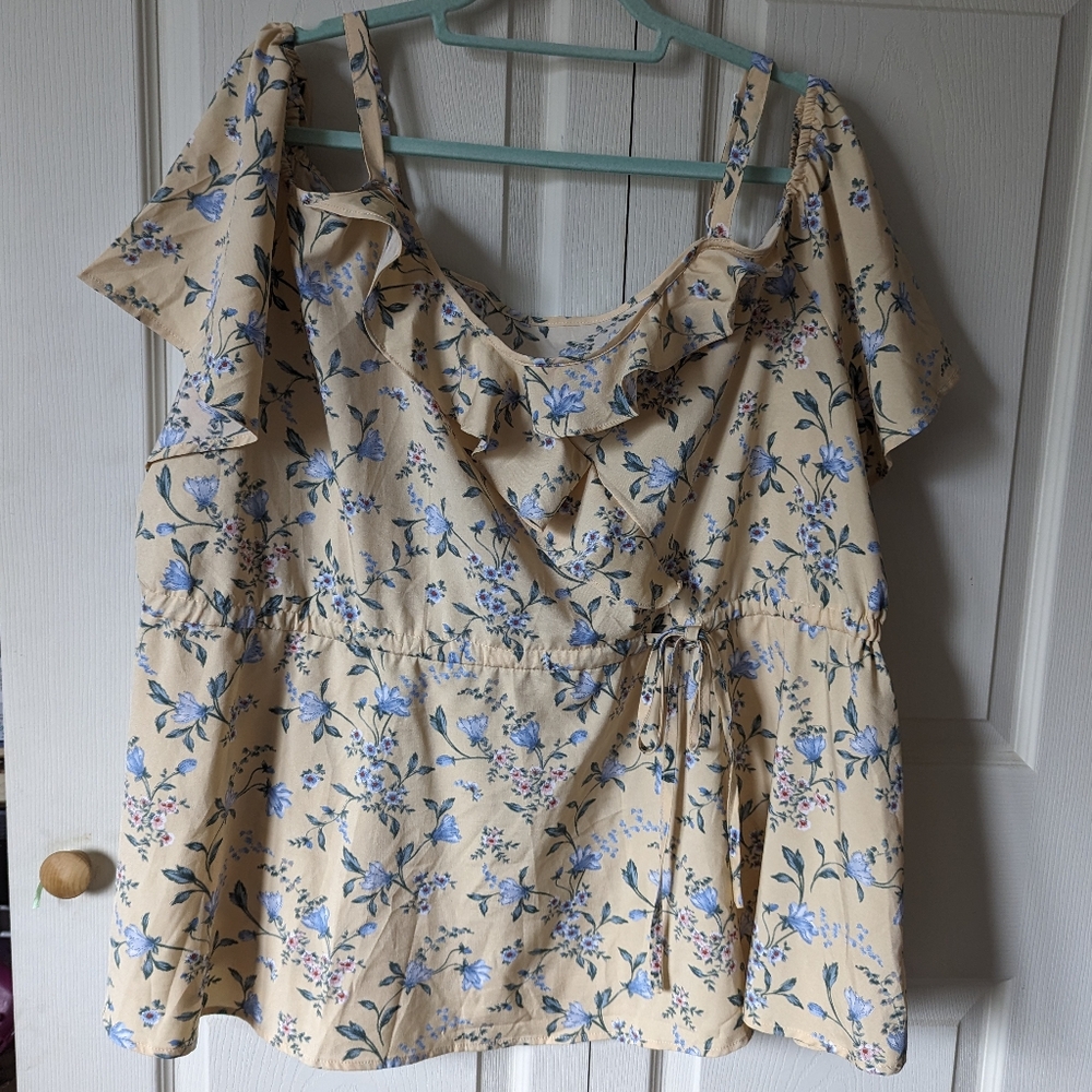 Bloomchic yellow floral cold shoulder top size 22 3x